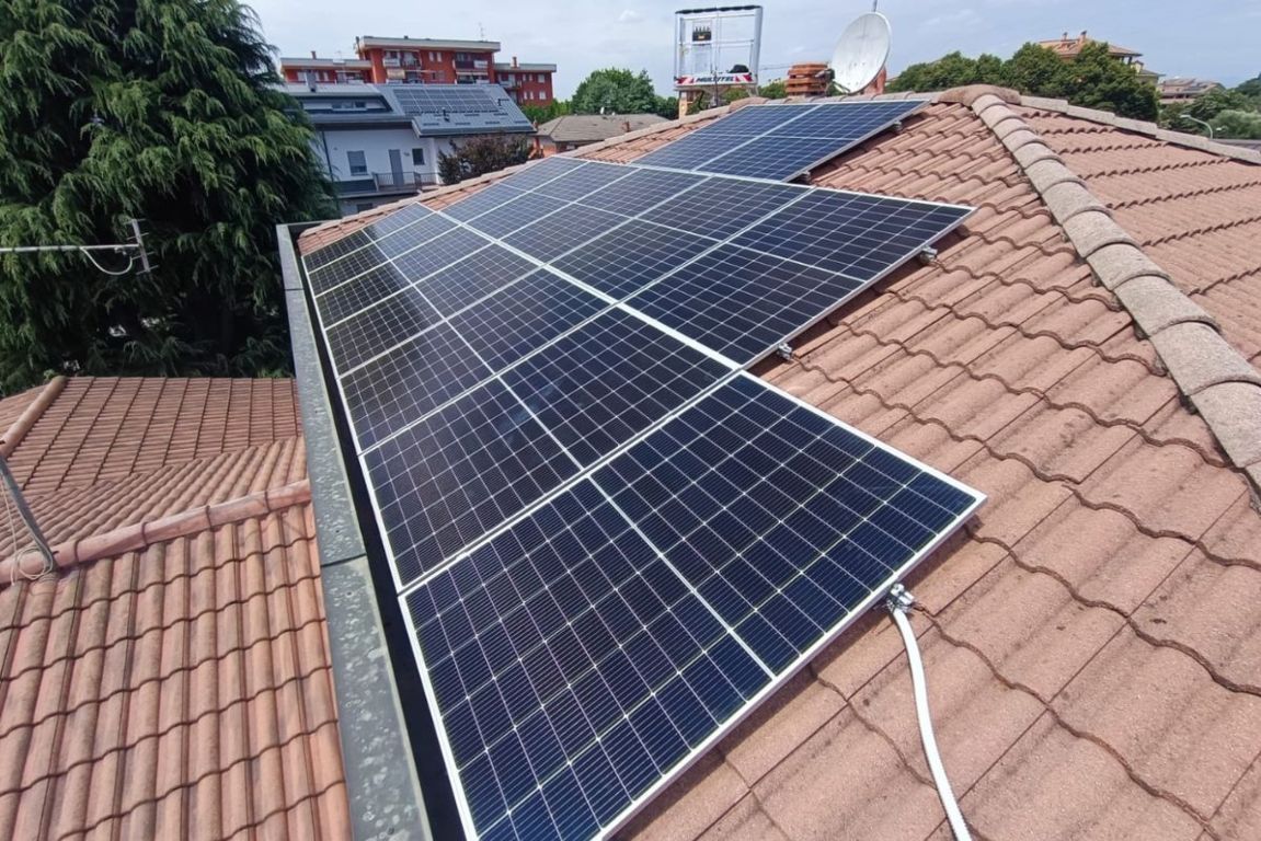 Installare un impianto fotovoltaico: quali permessi sono necessari in Italia?